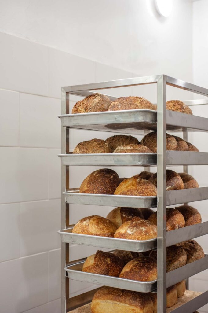 Pan de masa madre cortado